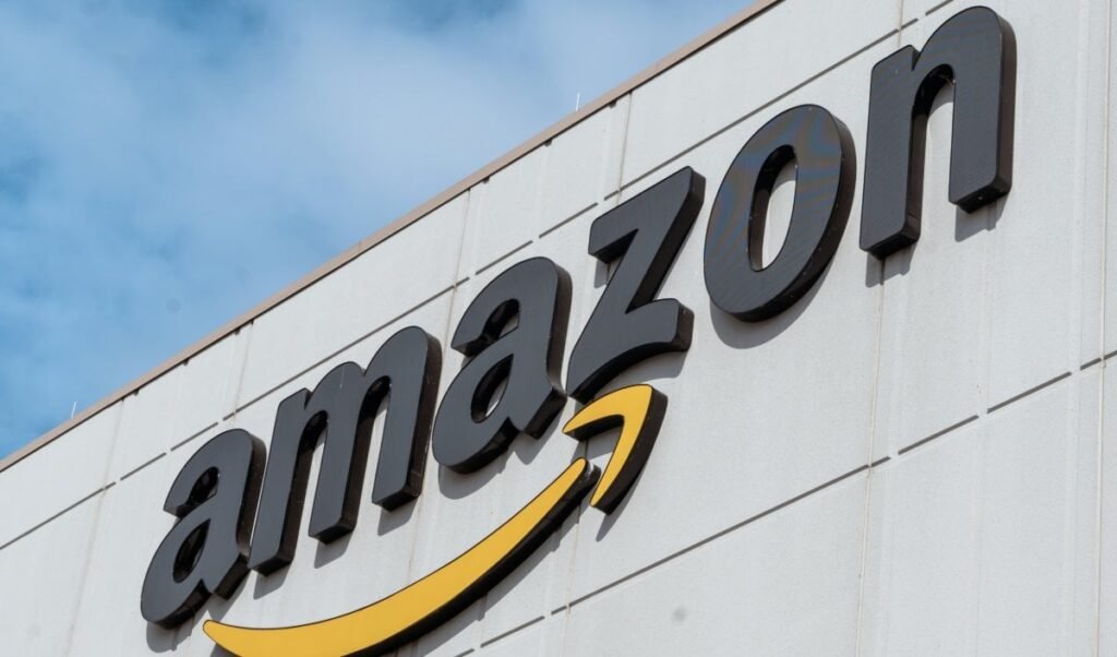 Amazon ने India समेत तीन देशों में की छंटनी, 1000 से कम कर्मचारियों पर असर Amazon ने India समेत तीन देशों में की छंटनी, 1000 से कम कर्मचारियों पर असर