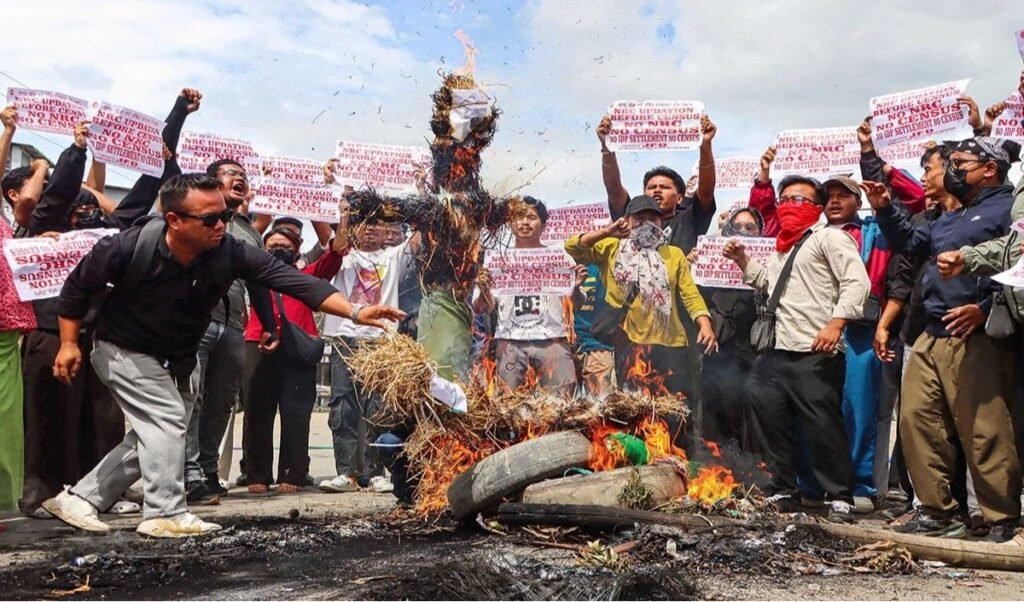 Assam NRC डेटा ट्रांसफर न होने से 19.07 लाख लोगों की Rejection Slips अटकीं, RGI ने दी जानकारी Assam NRC डेटा ट्रांसफर न होने से 19.07 लाख लोगों की Rejection Slips अटकीं, RGI ने दी जानकारी