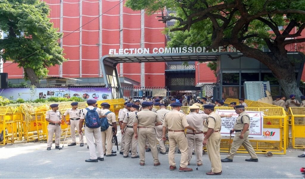 CEC Gyanesh Kumar विरोध प्रदर्शन, Delhi Police ने 22 FIR में लगाई BNS धारा 3(5) CEC Gyanesh Kumar विरोध प्रदर्शन, Delhi Police ने 22 FIR में लगाई BNS धारा 3(5)
