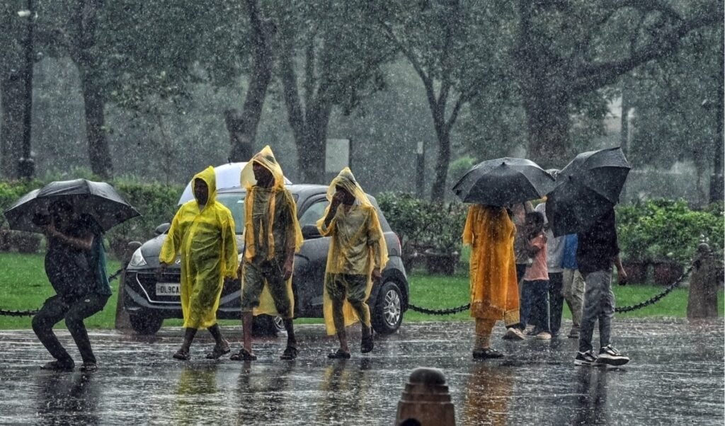 Delhi-NCR Weather | दिल्ली-एनसीआर में भारी बारिश के बाद मौसम सुहाना, IMD ने जारी किया ‘रेड’ अलर्ट, जानें देश के अन्य राज्यों का हाल