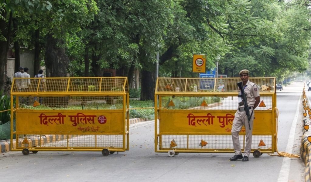 Delhi Police Encounter | दिल्ली के उस्मानपुर में पुलिस और बदमाशों के बीच मुठभेड़, 26 राउंड फायरिंग में 2 अपराधी घायल