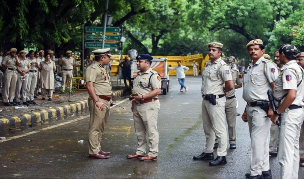 Delhi Police और RAF के लिए Body Camera अनिवार्य नहीं, Delhi High Court का PIL पर आदेश