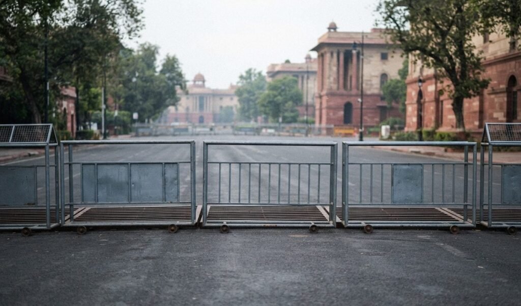 Delhi Police का निर्देश: 7,000 प्रदर्शनकारियों की आशंका के बीच सुरक्षाकर्मी बरतें संयम Delhi Police का निर्देश: 7,000 प्रदर्शनकारियों की आशंका के बीच सुरक्षाकर्मी बरतें संयम