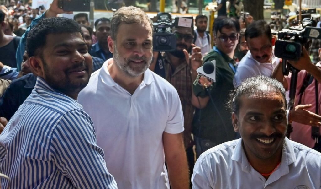 Election Commission पर राहुल गांधी का वार: चुनावी प्रक्रिया बर्बाद, जवाब से क्यों डर रहे CEC? Election Commission पर राहुल गांधी का वार: चुनावी प्रक्रिया बर्बाद, जवाब से क्यों डर रहे CEC?