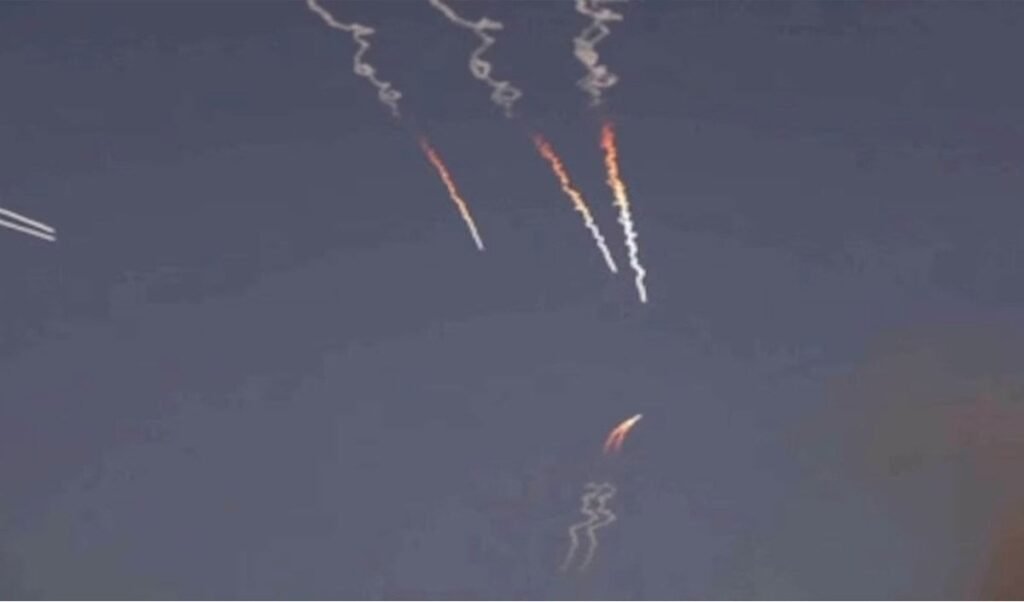 Houthi Drone Attack से Saudi Aramco के ठिकानों पर लगी भीषण आग, प्रवक्ता Yahya Saree का दावा Houthi Drone Attack से Saudi Aramco के ठिकानों पर लगी भीषण आग, प्रवक्ता Yahya Saree का दावा