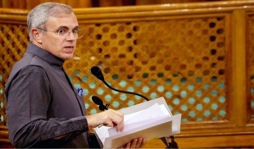 J&K में UCC लागू करने से इंकार करते हुए Omar Abdullah ने मोदी सरकार को दे डाली बड़ी चुनौती J&K में UCC लागू करने से इंकार करते हुए Omar Abdullah ने मोदी सरकार को दे डाली बड़ी चुनौती