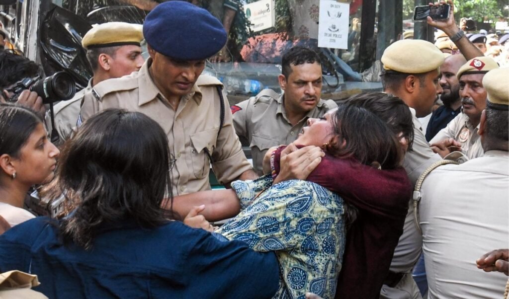 Jantar Mantar पर महिला पत्रकारों से बदसलूकी मामले की जांच करेगी Delhi Police Crime Branch Jantar Mantar पर महिला पत्रकारों से बदसलूकी मामले की जांच करेगी Delhi Police Crime Branch