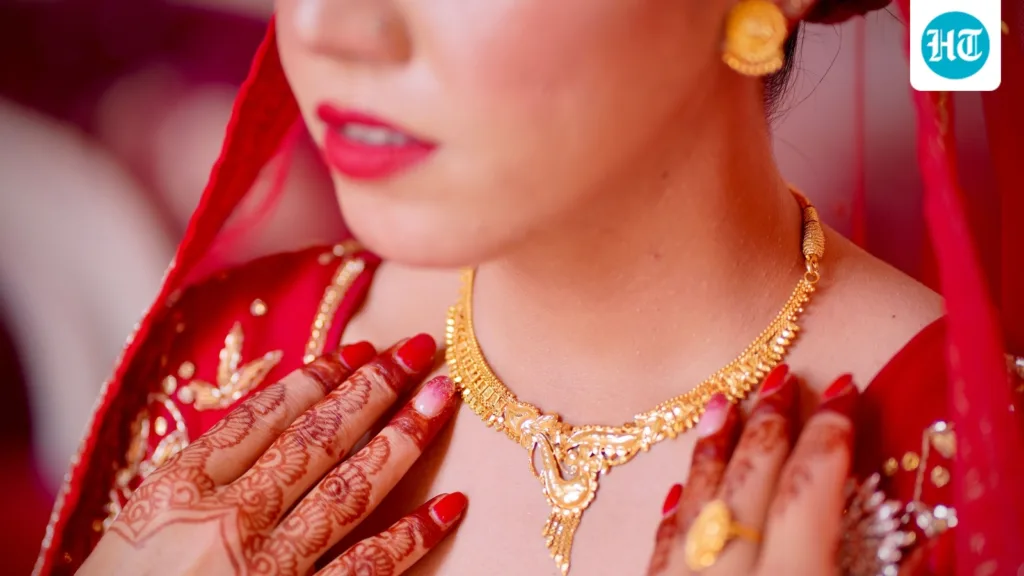 Karwa Chauth 2026: How to choose the right jewellery for your outfit, from traditional gold to statement diamonds Karwa Chauth 2026: How to choose the right jewellery for your outfit, from traditional gold to statement diamonds
