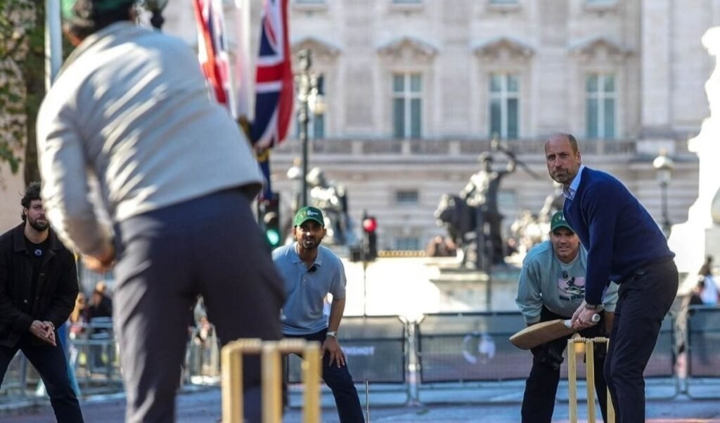London में Prince William ने Sourav Ganguly और Ajinkya Rahane संग खेला Cricket London में Prince William ने Sourav Ganguly और Ajinkya Rahane संग खेला Cricket