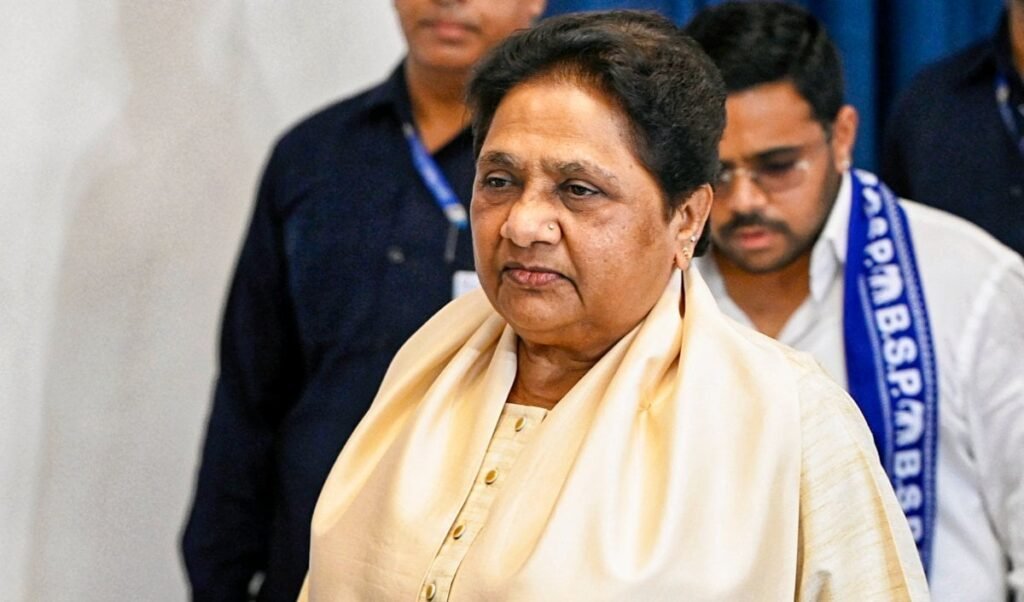 Mayawati ने आकाश आनंद को चुनावी मैदान में उतारा, 28 अक्टूबर से शुरू होगा दौरा Mayawati ने आकाश आनंद को चुनावी मैदान में उतारा, 28 अक्टूबर से शुरू होगा दौरा