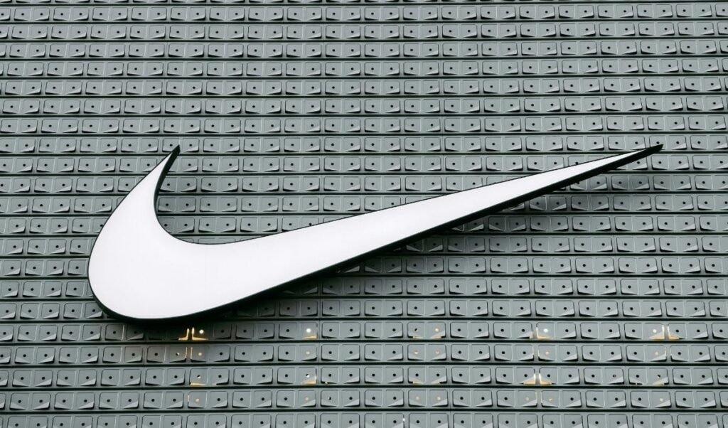 Nike के Shares में 8.5% की गिरावट, 2.5 Billion Dollar बचाने को छंटनी की तैयारी