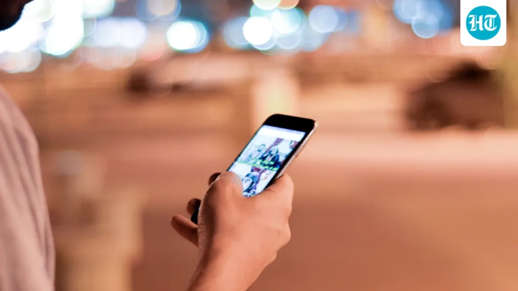 Orthopaedic surgeon explains how smartphone use can affect the hand and wrist, shares habits that can help Orthopaedic surgeon explains how smartphone use can affect the hand and wrist, shares habits that can help