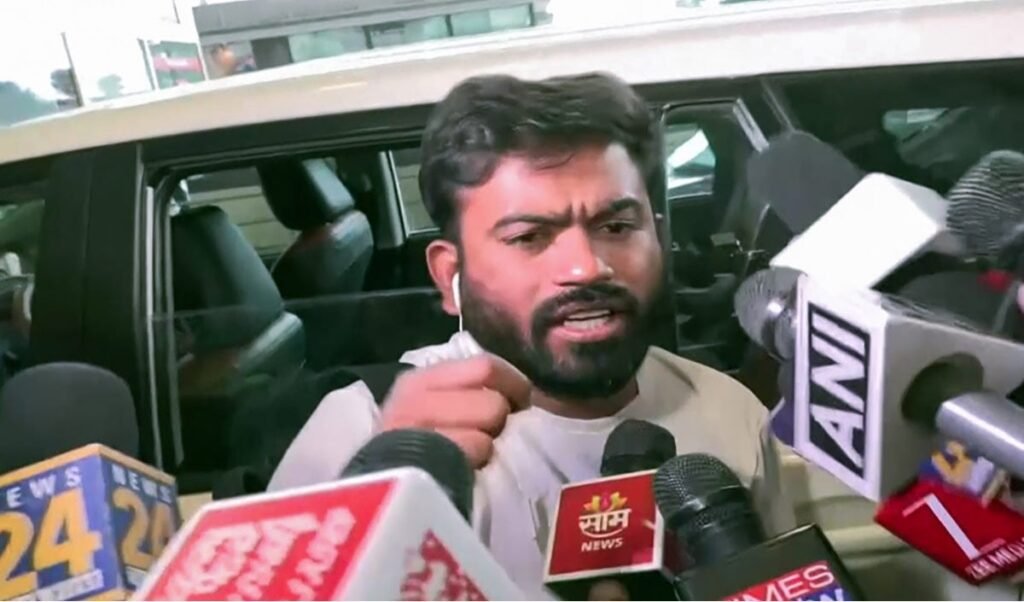 Prabhasakshi NewsRoom: Abhijeet Dipke, Saurav Das, Ashutosh Ranka और Dhruv Rathee की खुद को Safe रखने वाली रणनीति सफल रही Prabhasakshi NewsRoom: Abhijeet Dipke, Saurav Das, Ashutosh Ranka और Dhruv Rathee की खुद को Safe रखने वाली रणनीति सफल रही