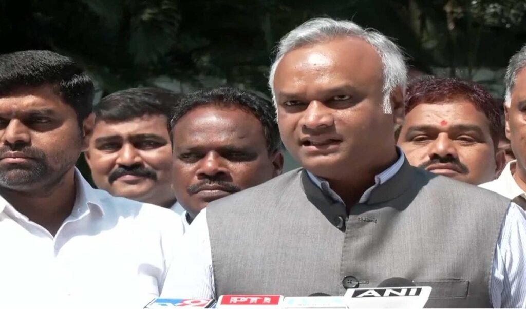 Priyank Kharge का BJP पर बड़ा हमला, पूछा ECI और CEO के प्रवक्ता बनकर क्यों बोल रहे Priyank Kharge का BJP पर बड़ा हमला, पूछा ECI और CEO के प्रवक्ता बनकर क्यों बोल रहे
