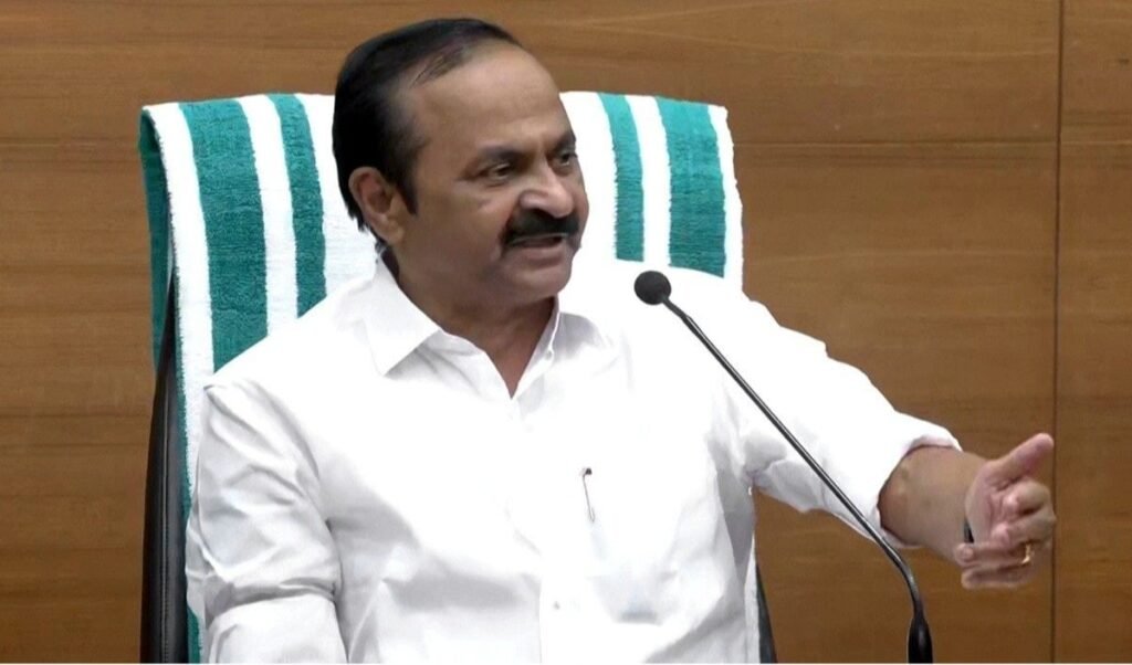 Rahul Gandhi के प्रदर्शन का समर्थन करने पर घिरे CM Satheesan, Kerala BJP ने मांगा इस्तीफा
