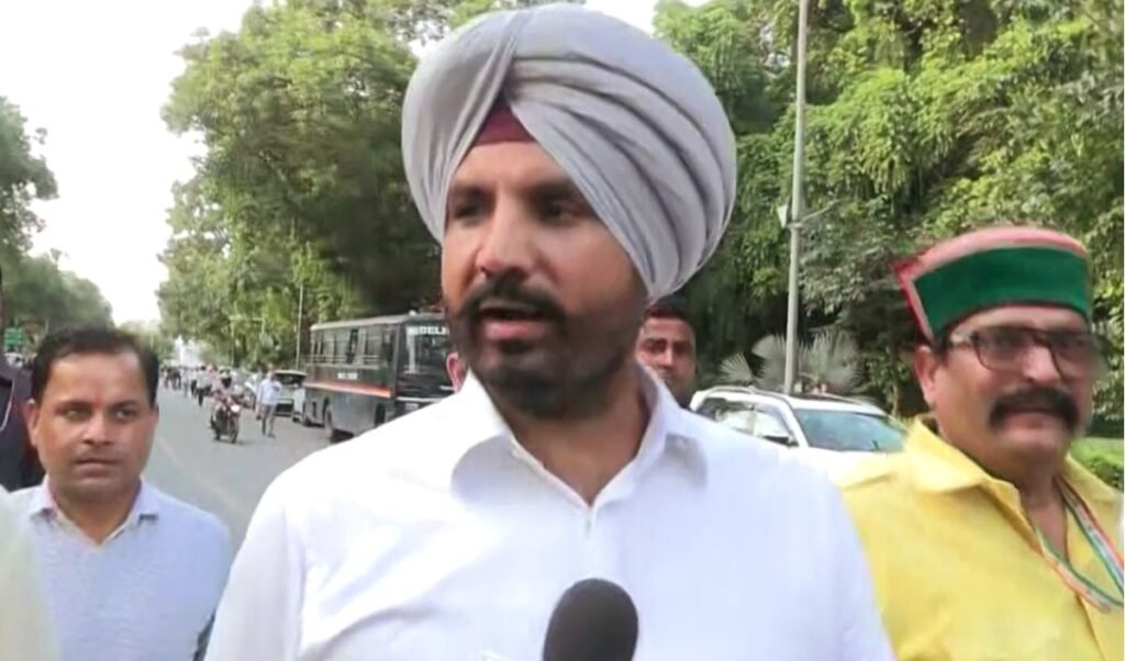 Rahul Gandhi से मुलाकात के बाद Raja Warring ने खोले पत्ते, इस्तीफे पर दिया साफ जवाब Rahul Gandhi से मुलाकात के बाद Raja Warring ने खोले पत्ते, इस्तीफे पर दिया साफ जवाब