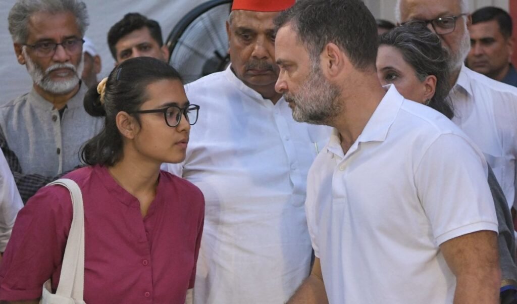 Rahul की Poster Girl पर बवाल: Bangladesh मॉडल से Anarchy फैलाने की कोशिश, BJP का सनसनीखेज आरोप Rahul की Poster Girl पर बवाल: Bangladesh मॉडल से Anarchy फैलाने की कोशिश, BJP का सनसनीखेज आरोप