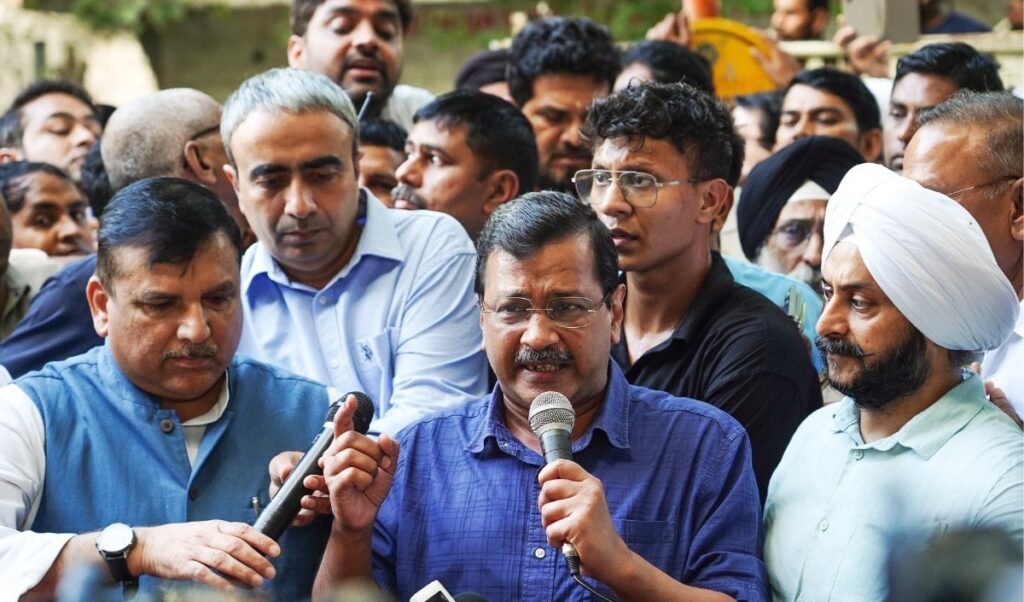 SIR विवाद पर दिल्ली में बड़ा सियासी बवाल! CEC ज्ञानेश कुमार के इस्तीफे की मांग को लेकर सड़कों पर उतरा विपक्ष, 1000 लोग हिरासत में SIR विवाद पर दिल्ली में बड़ा सियासी बवाल! CEC ज्ञानेश कुमार के इस्तीफे की मांग को लेकर सड़कों पर उतरा विपक्ष, 1000 लोग हिरासत में
