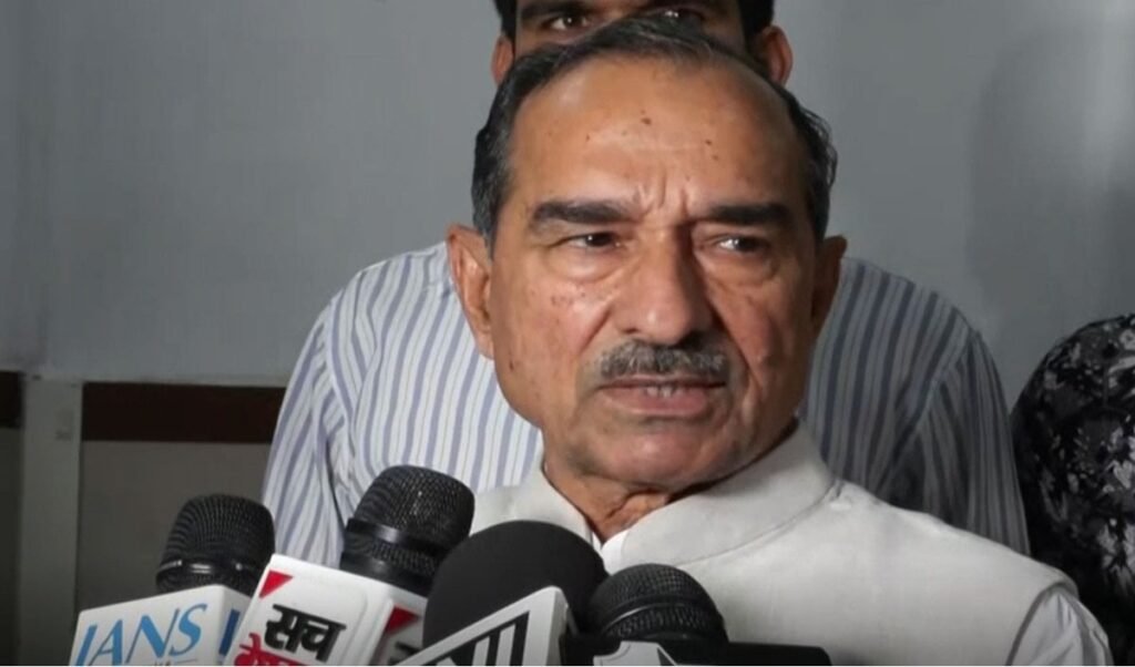 SMS Hospital पहुंचे BJP अध्यक्ष Madan Rathore, घायल RSS प्रचारक से मिलकर मांगा इंसाफ SMS Hospital पहुंचे BJP अध्यक्ष Madan Rathore, घायल RSS प्रचारक से मिलकर मांगा इंसाफ