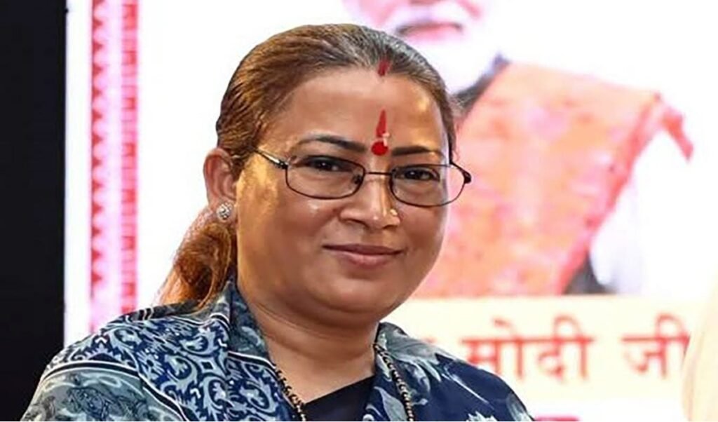 Uttarakhand की महिला सशक्तिकरण एवं बाल विकास मंत्री Rekha Arya को उनके पति ने पीटा! FIR में लगाये गये आरोपों से आया सियासी भूचाल Uttarakhand की महिला सशक्तिकरण एवं बाल विकास मंत्री Rekha Arya को उनके पति ने पीटा! FIR में लगाये गये आरोपों से आया सियासी भूचाल