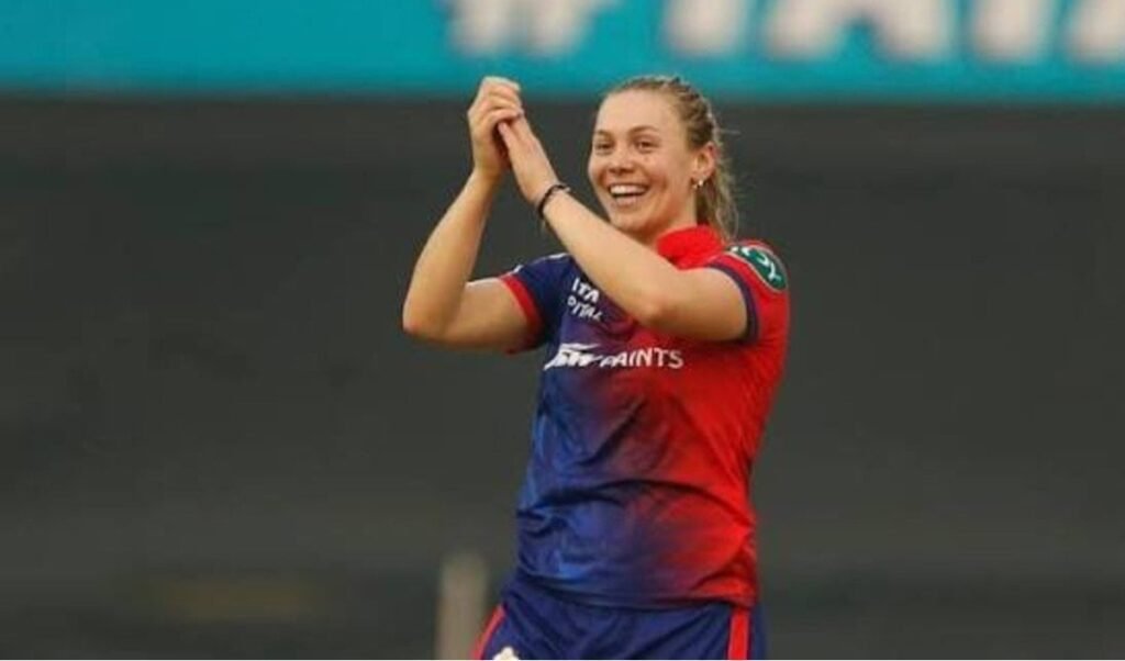 WPL 2027 Auction से पहले Mumbai Indians ने Tara Norris को 10 लाख में UP Warriorz से खरीदा WPL 2027 Auction से पहले Mumbai Indians ने Tara Norris को 10 लाख में UP Warriorz से खरीदा