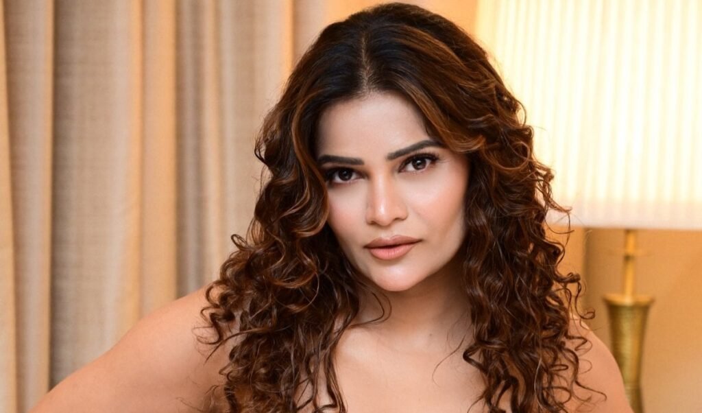 archana gautam shares cctv footage and files fir after mumbai cafe robbery