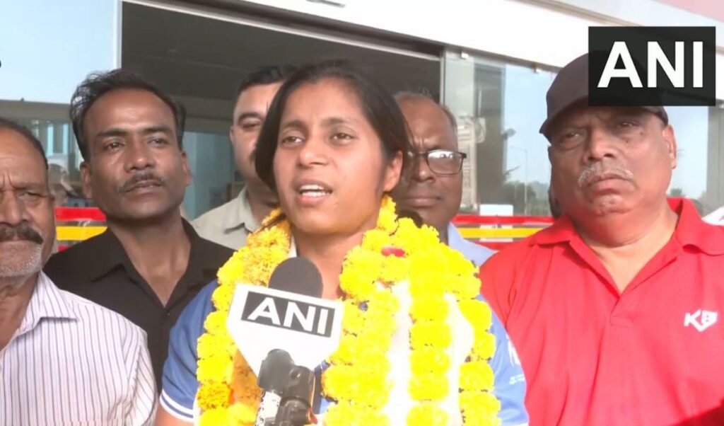 hockey player ishika chaudhary welcomed in gwalior after asian games gold