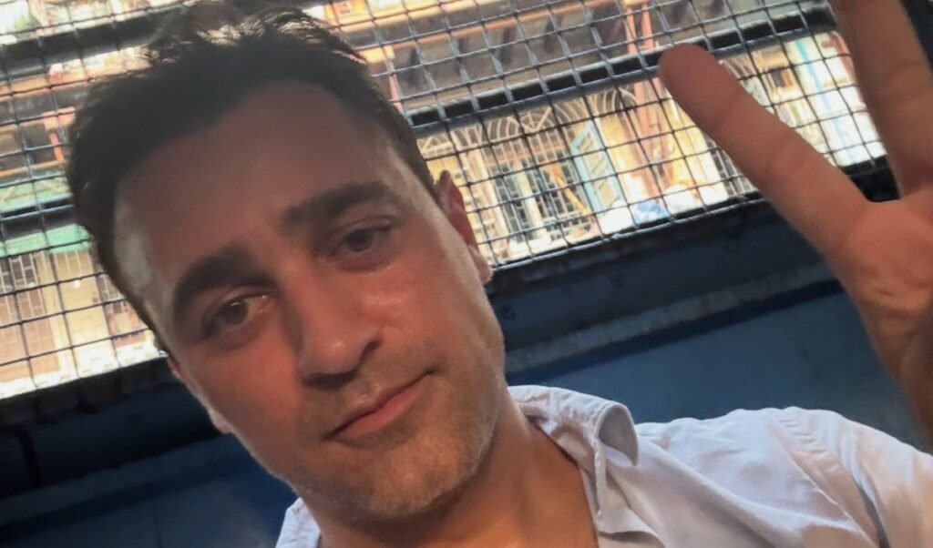 mumbai police issues leave india notice to actor imran khan over cec protest mumbai police issues leave india notice to actor imran khan over cec protest