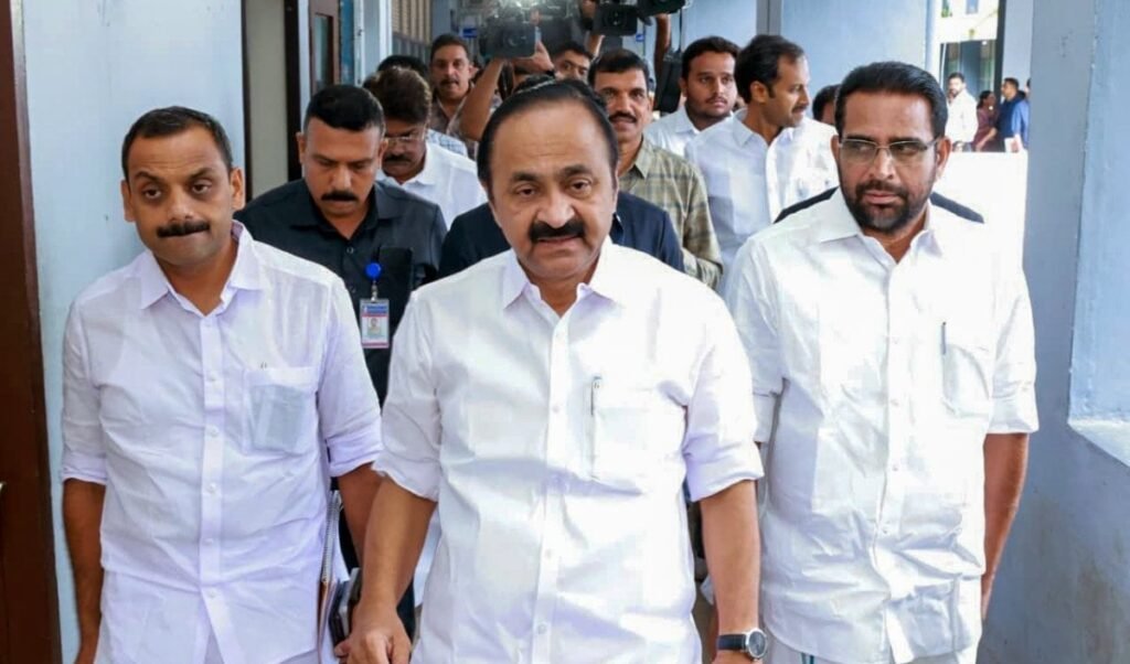केरल में राजनीतिक भूचाल: एक तरफ CEC के खिलाफ प्रस्ताव, तो दूसरी तरफ BJP ने उठाए विधानसभा की वैधता पर सवाल केरल में राजनीतिक भूचाल: एक तरफ CEC के खिलाफ प्रस्ताव, तो दूसरी तरफ BJP ने उठाए विधानसभा की वैधता पर सवाल