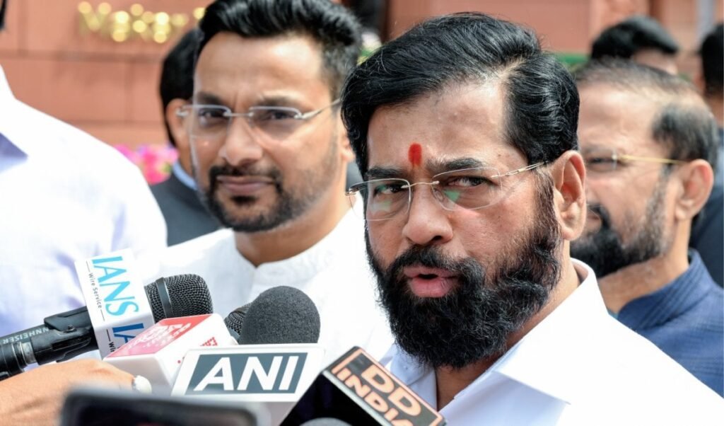 न्यायपालिका पर दबाव बना रहे Rahul Gandhi, Eknath Shinde ने Supreme Court मार्च की निंदा की न्यायपालिका पर दबाव बना रहे Rahul Gandhi, Eknath Shinde ने Supreme Court मार्च की निंदा की
