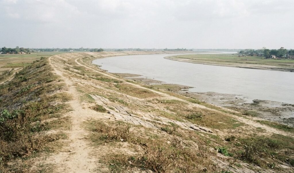 बिहार में Flood mismanagement पर बड़ी कार्रवाई, सात Engineer निलंबित बिहार में Flood mismanagement पर बड़ी कार्रवाई, सात Engineer निलंबित
