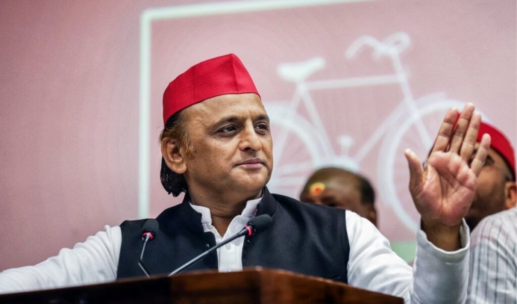 बैंकिंग सिस्टम पर Akhilesh Yadav का केंद्र पर वार, KYC और CIBIL को लेकर दागे 12 सवाल बैंकिंग सिस्टम पर Akhilesh Yadav का केंद्र पर वार, KYC और CIBIL को लेकर दागे 12 सवाल