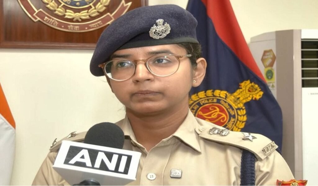 सोशल मीडिया पर न फैलाएं पुलिसकर्मियों की फर्जी AI तस्वीरें, Delhi Police ने दी चेतावनी सोशल मीडिया पर न फैलाएं पुलिसकर्मियों की फर्जी AI तस्वीरें, Delhi Police ने दी चेतावनी